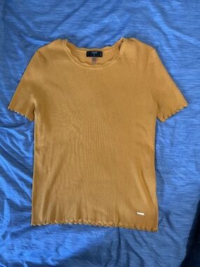 Tahari Womans Gold Yellow Ribbed Short Sleeve Shirt Size Petite Medium